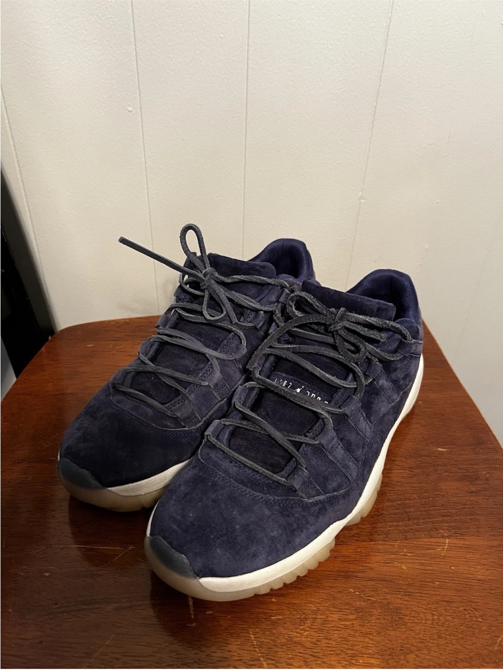 Jordan Men’s Air Jordan 11 Retro Low RE2PECT Blue Suede Sneaker used Size 11M